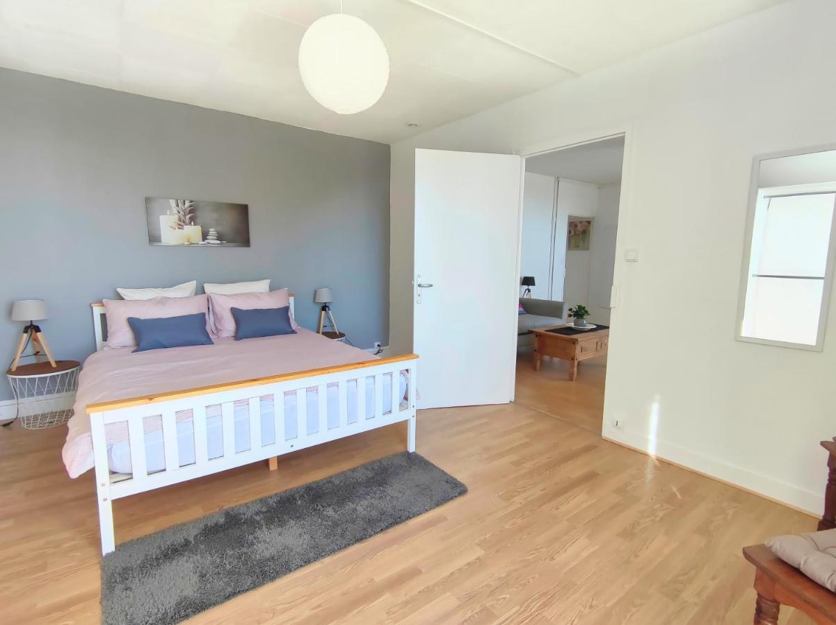 Apartment Number 22 - - 4 With Garden & Free Parking *