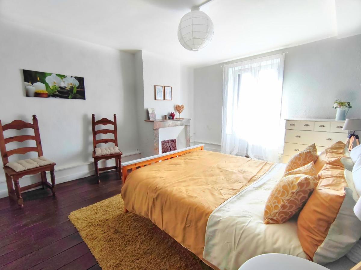 Number 22 - - 4 With Garden & Free Parking Apartment *